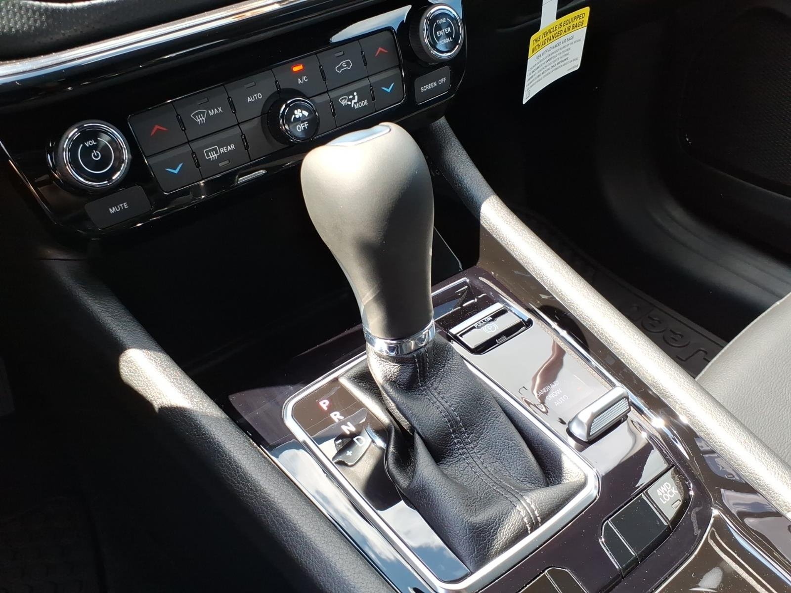 New 2026 Fathom Blue Pearl Coat Jeep Latitude Altitude image 9
