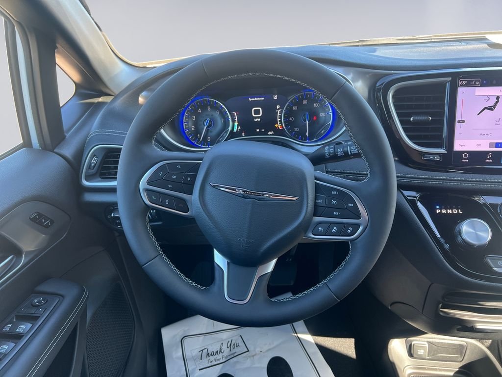 2026 Chrysler Pacifica Select - Photo 13
