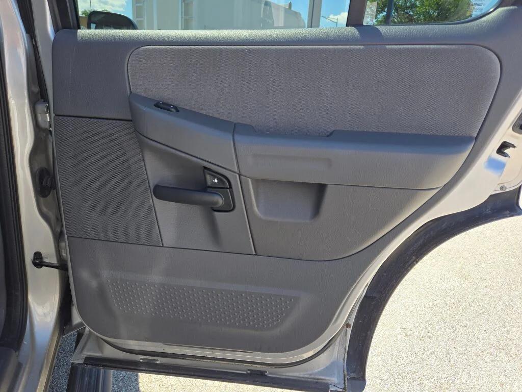 Used 2005 Silver Birch Clearcoat Metallic Ford XLT image 12