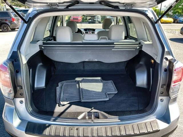 Used 2018 Silver Subaru 2.5i Premium image 22