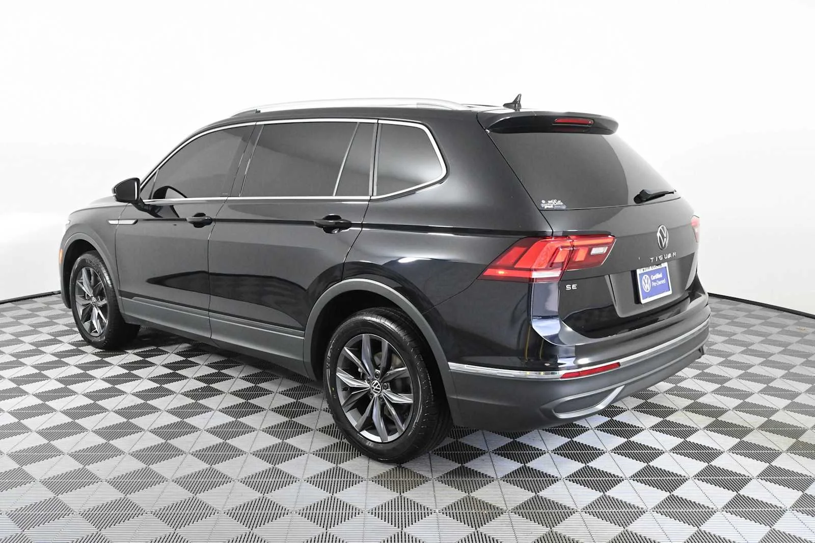 Certified Used 2022 Deep Black Pearl Volkswagen SE image 7