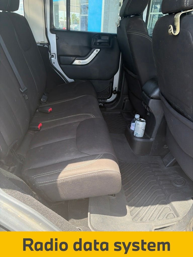 Used 2014 Billet Metallic Clearcoat Jeep Unlimited Sahara image 15