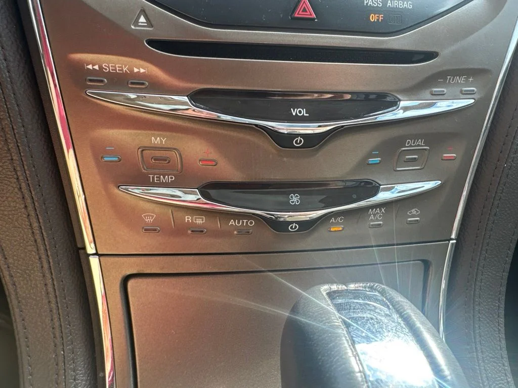 Used 2015 White Lincoln Base image 23