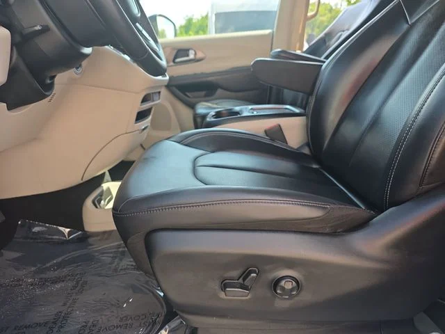 Used 2023 Silver Chrysler Touring L image 30