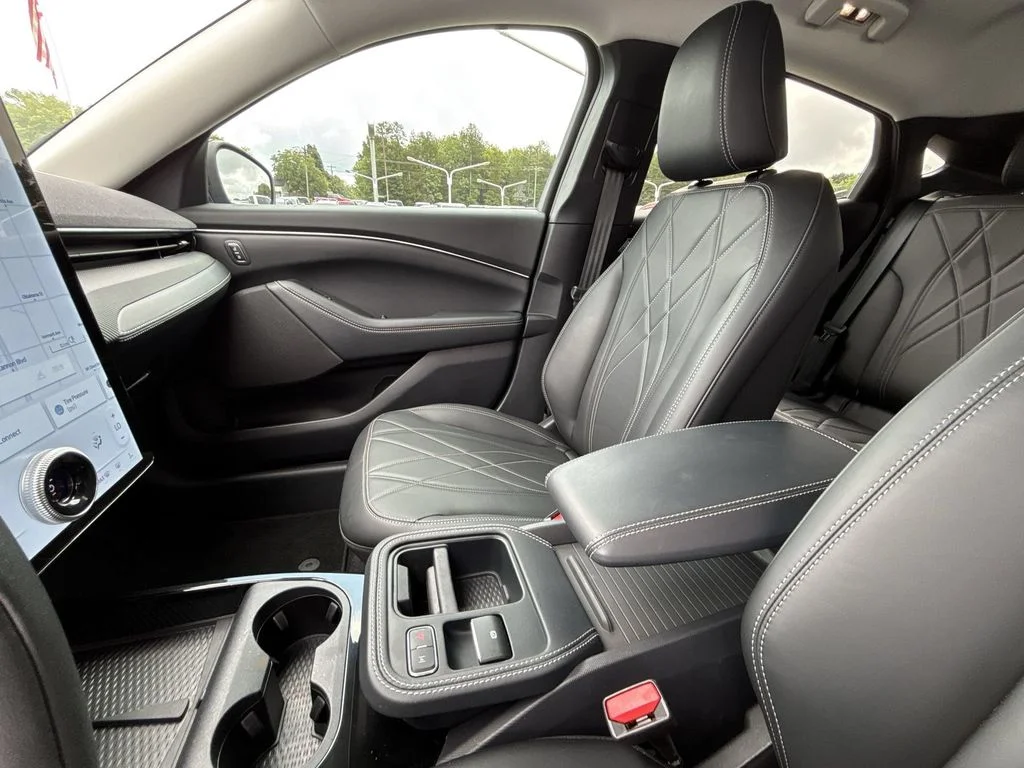 Used 2025 Blue Ford Select image 23