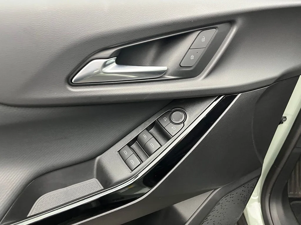 Used 2025 Green Chevrolet LT image 17