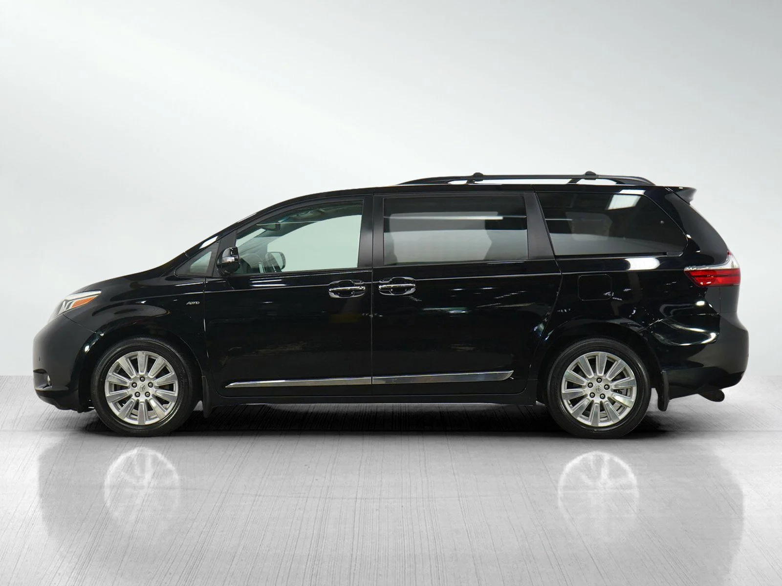 Used 2017 Toyota Sienna Limited with VIN 5TDDZ3DC4HS173669 for sale in Wayzata, Minnesota