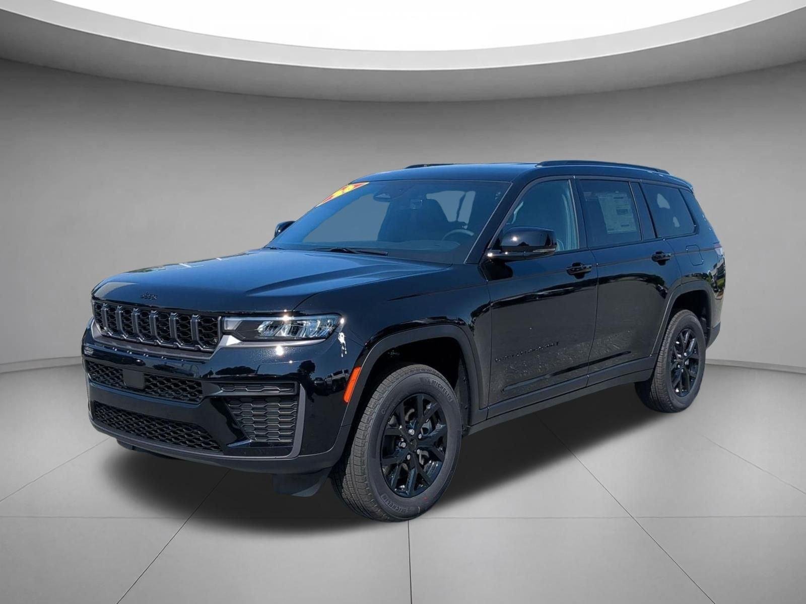 New 2026 Diamond Black Crystal Pearl-Coat Exterior Paint Jeep Laredo Altitude image 1