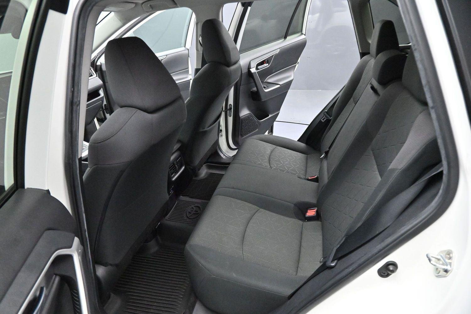 Used 2022 White Toyota XLE image 29