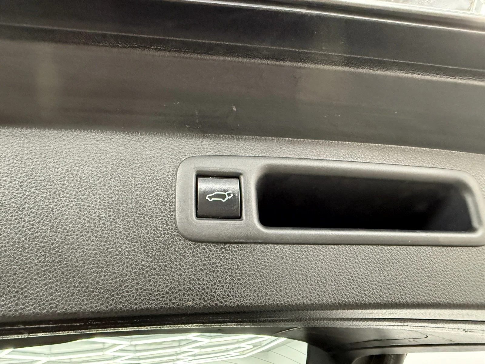 Used 2022 Magnetic Gray Metallic Toyota Hybrid XLE AWD image 8