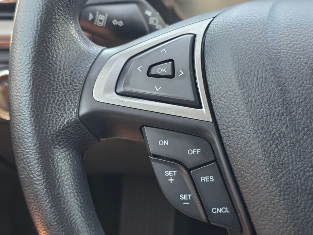 Used 2020 Black Ford SE image 34