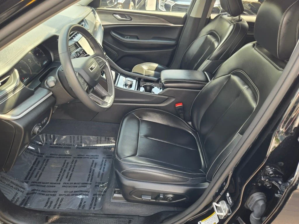 Used 2023 Black Jeep Limited 4x4 image 23