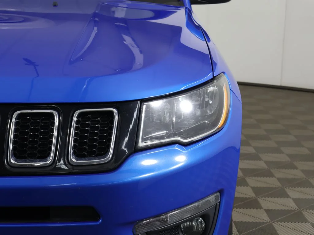 Used 2019 Laser Blue Pearlcoat Jeep Latitude image 11