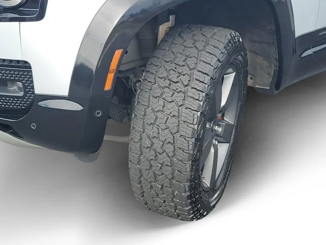 Used 2022 Gray Land Rover X image 35