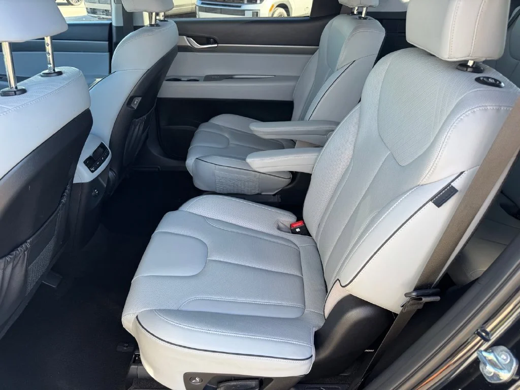 Used 2025 White Hyundai SEL image 13