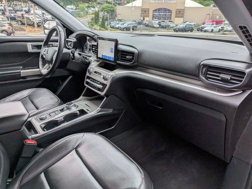 Used 2023 Black Ford XLT image 26