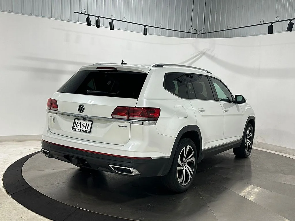 Used 2023  Volkswagen SEL image 11