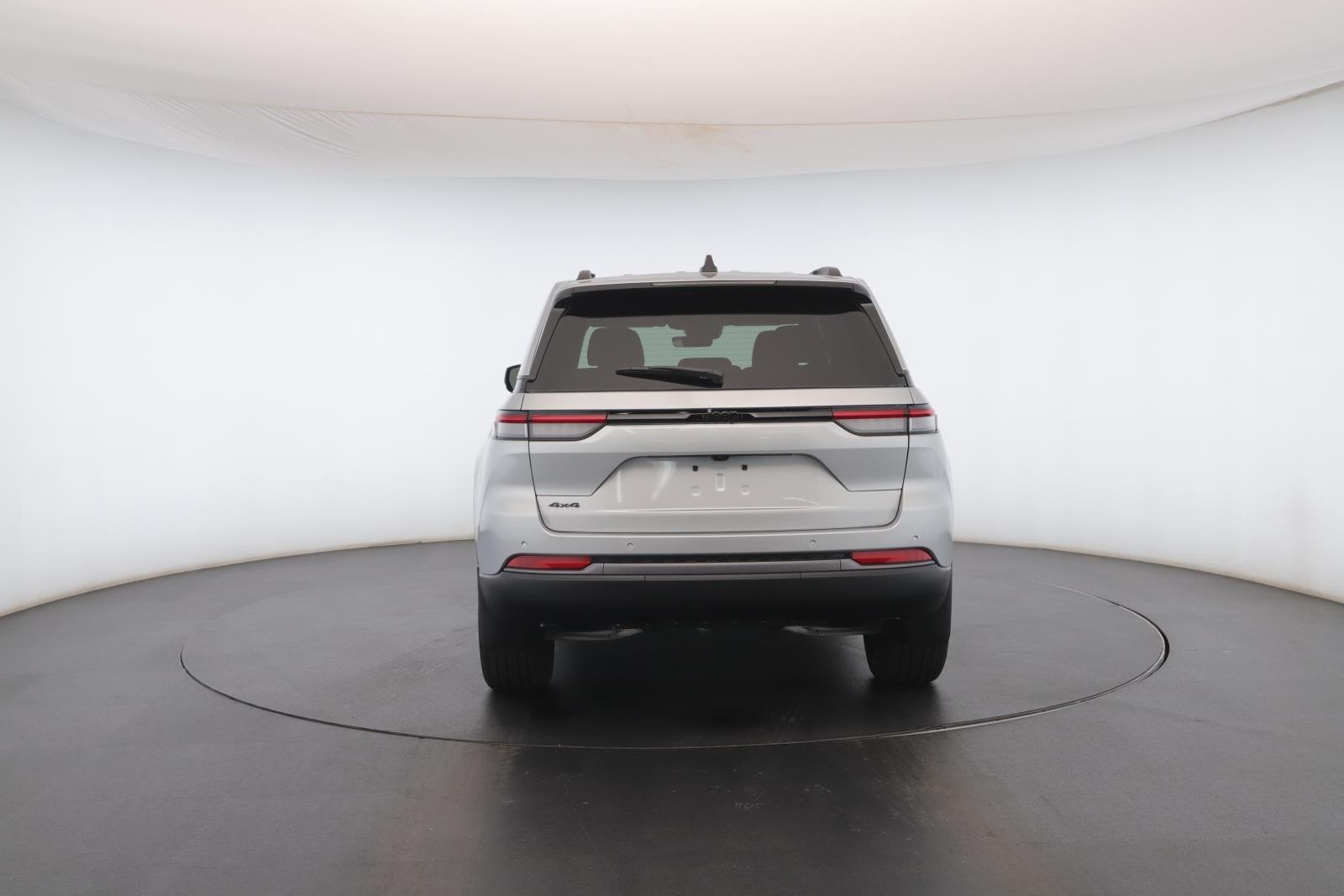 New 2026 Silver Zynith Exterior Paint Jeep Limited image 18