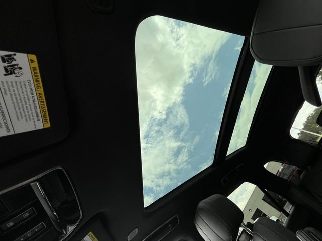 New 2026 Fuji White Land Rover Dynamic SE image 18