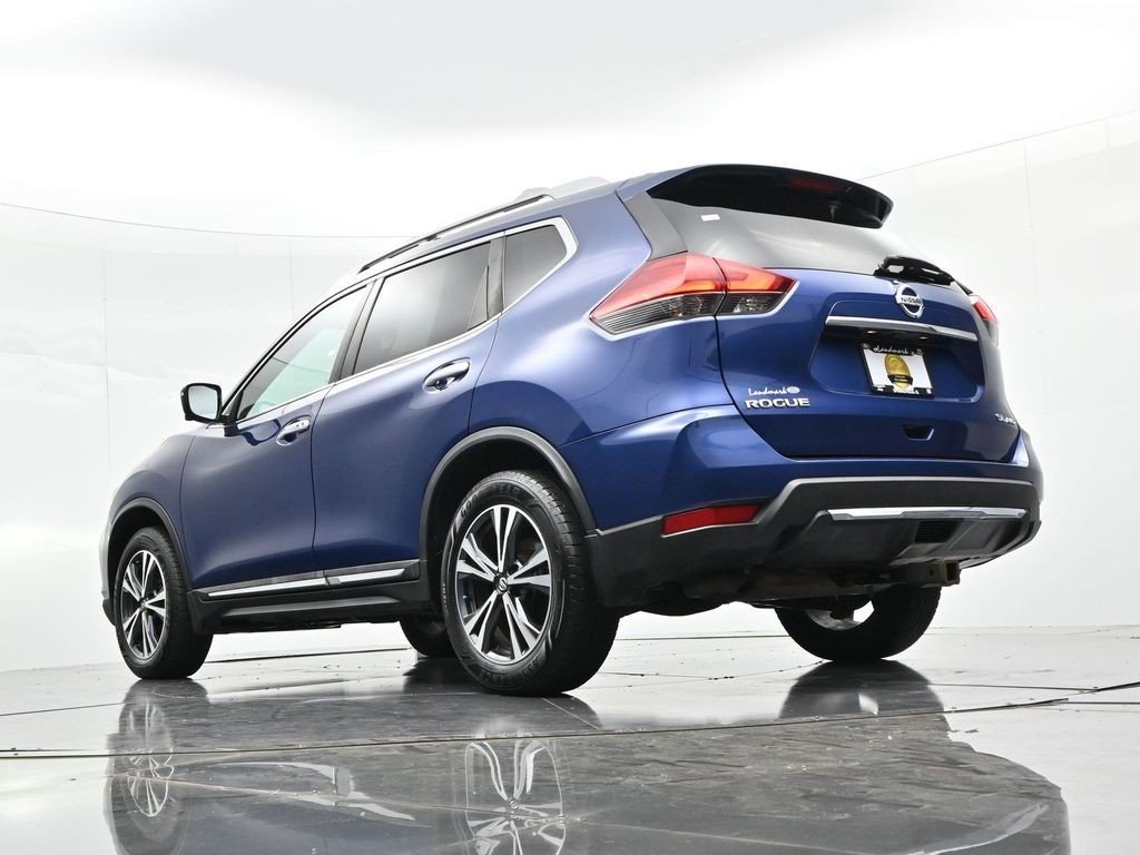 Used 2017 Caspian Blue Nissan SL image 17