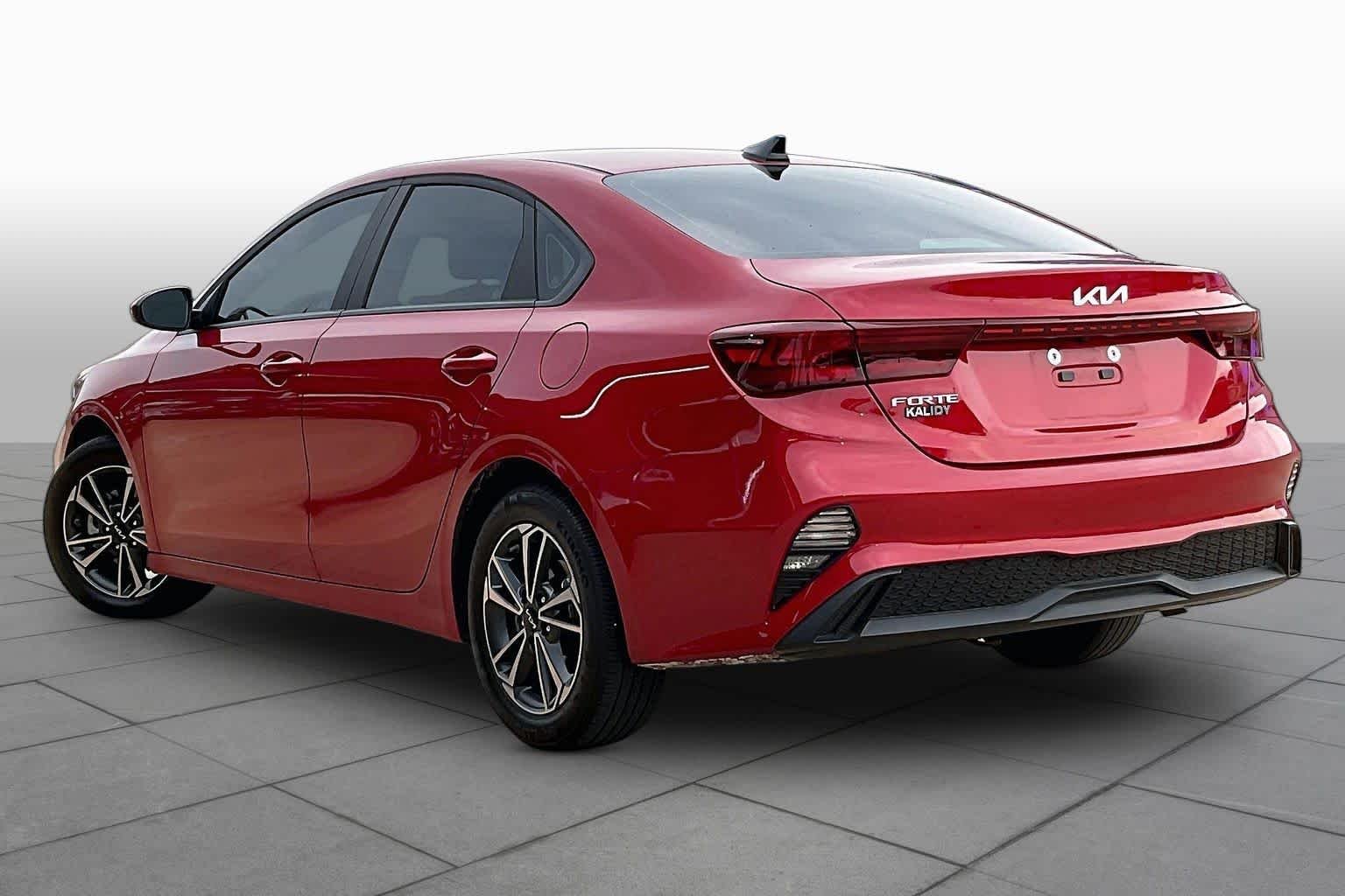 Used 2024 Currant Red Kia LXS image 10