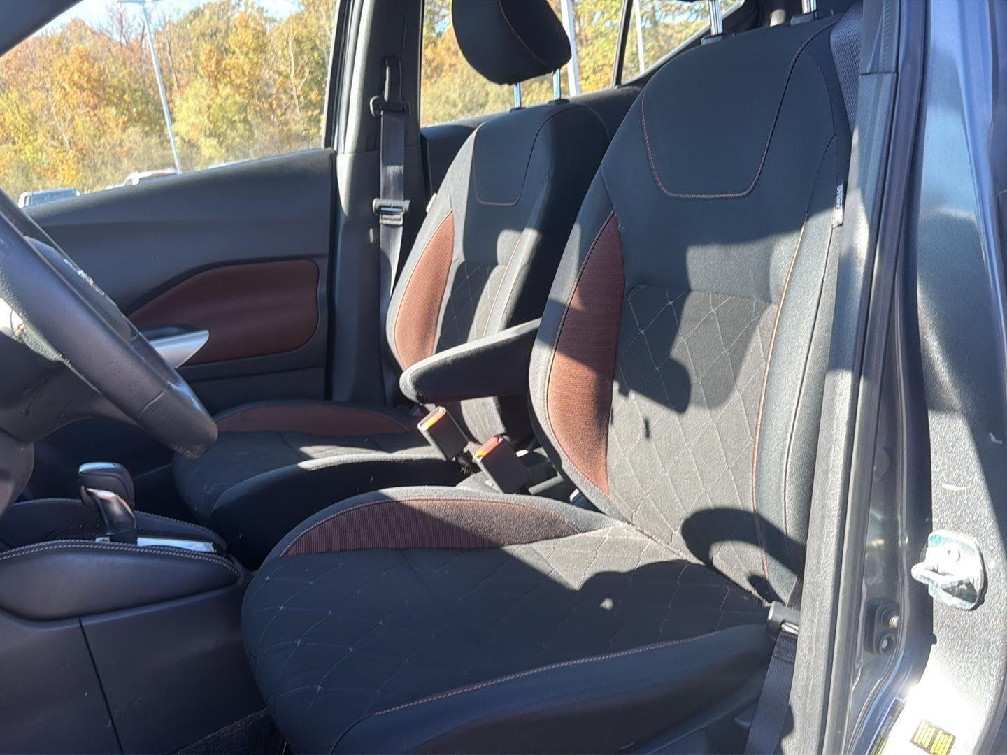 Used 2020 Gun Metallic/Monarch Orange Nissan SR image 16