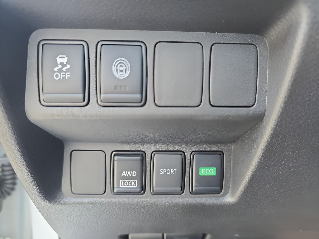 Used 2022 White Nissan SV image 14