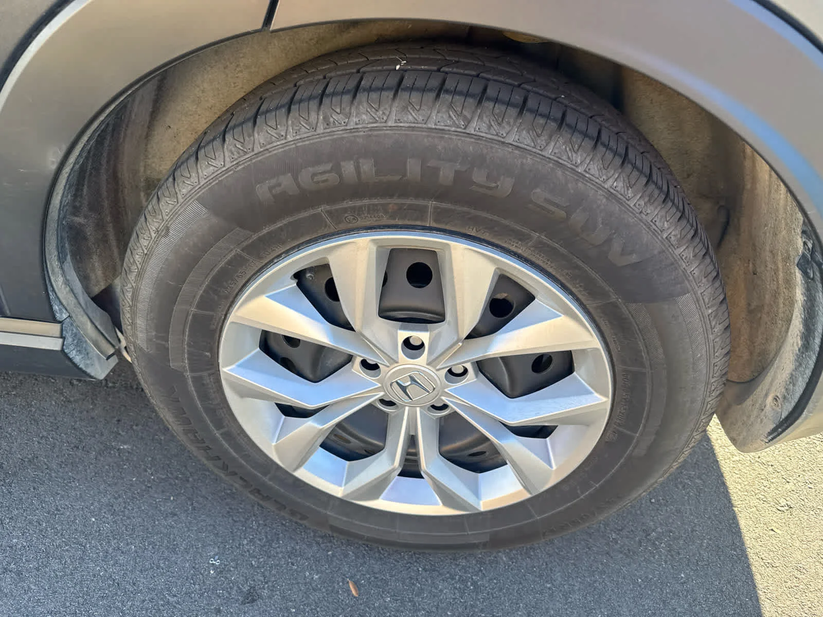 Used 2025 Meteorite Gray Metallic Honda LX image 6