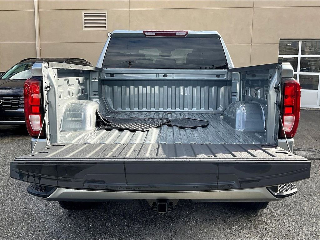 Used 2025 Gray GMC Elevation image 31