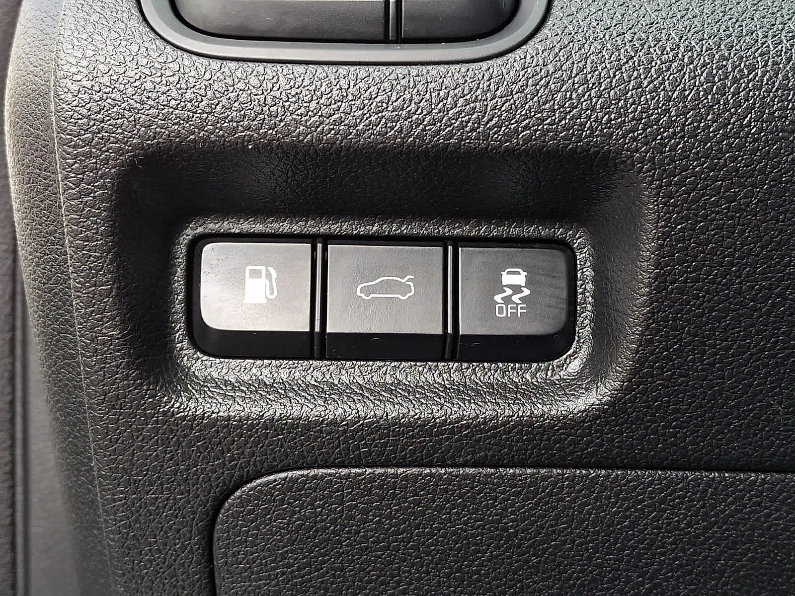Used 2019 Snow White Pearl Kia LX image 28