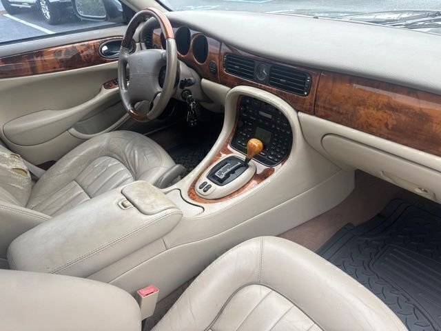 Used 2003  Jaguar Base image 25