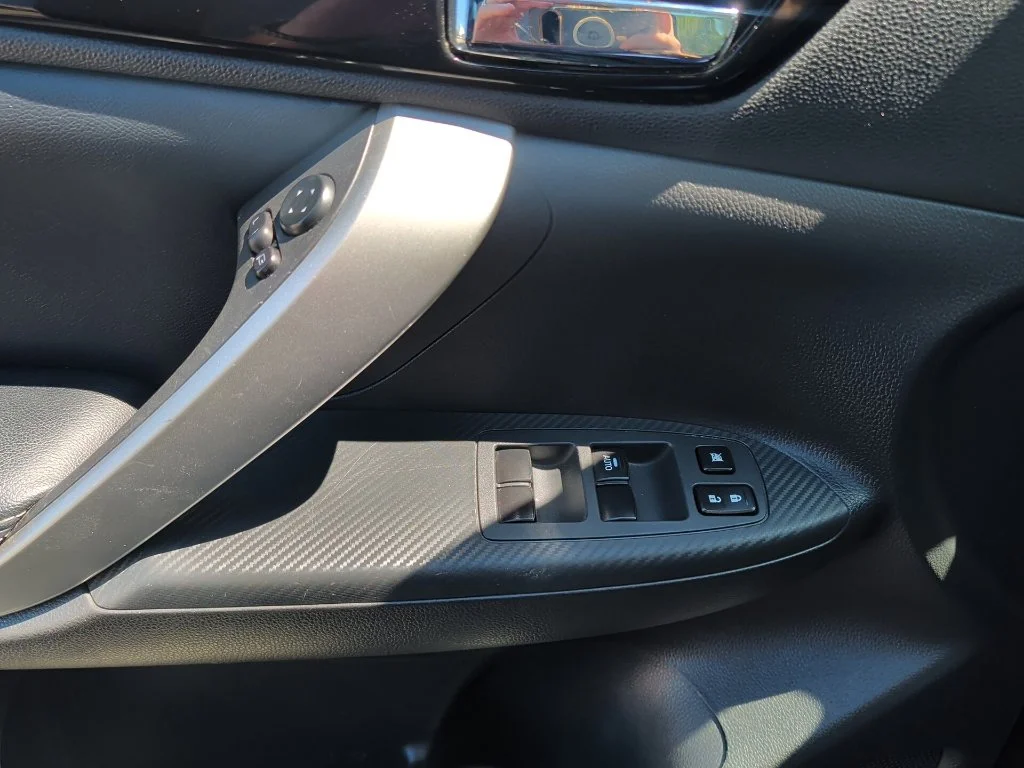 Used 2024  Mitsubishi  image 13
