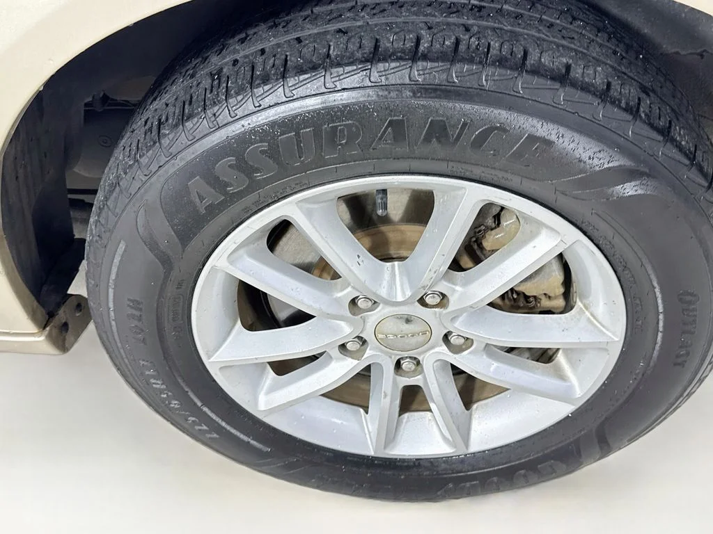 Used 2015 Cashmere/Sandstone Pearlcoat Dodge SXT image 37