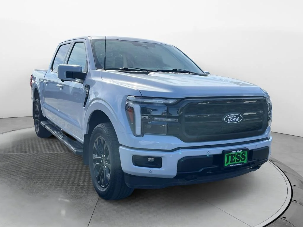 Used 2025 White Ford Lariat image 4