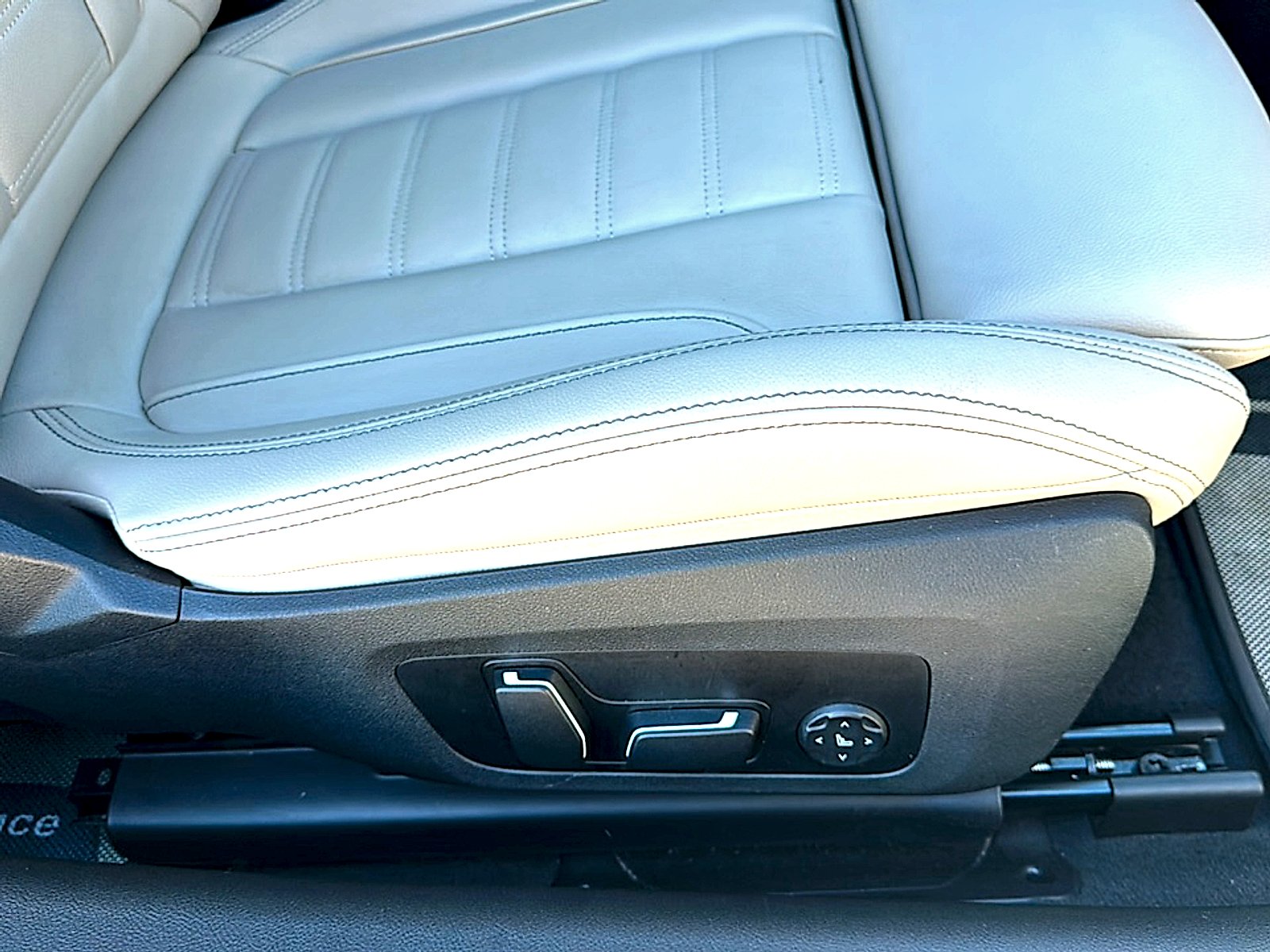 Used 2024 Alpine White BMW  image 23