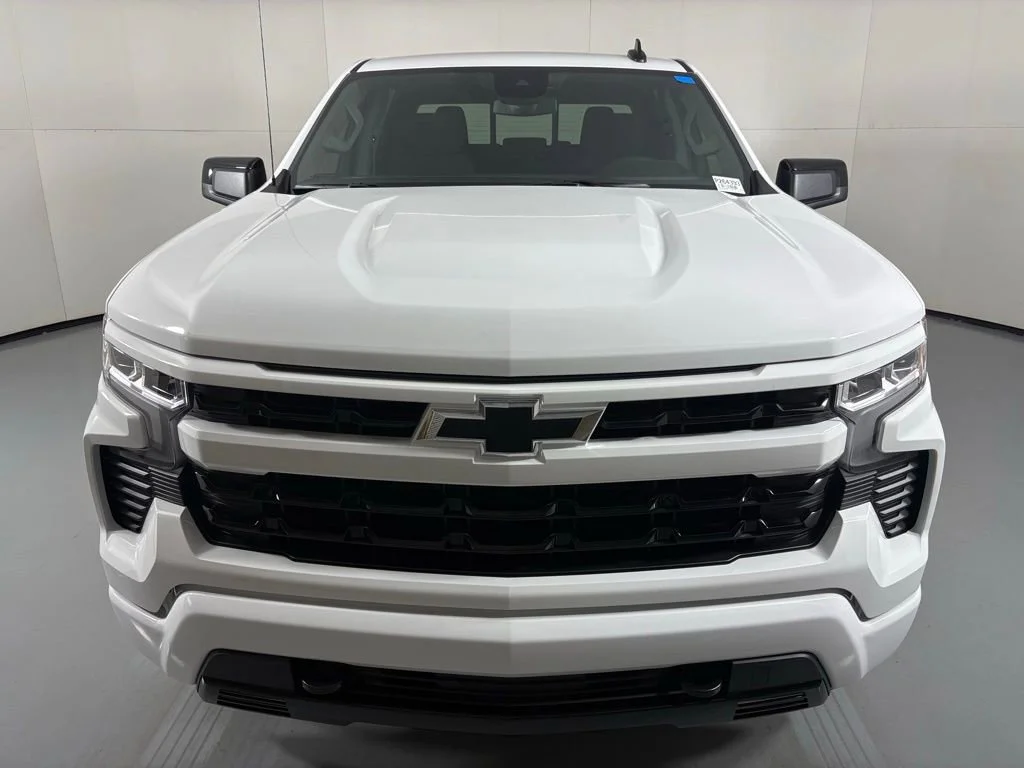 New 2026 Summit White Chevrolet RST image 4