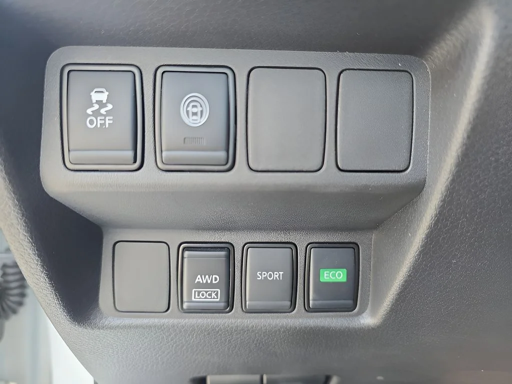 Used 2022 White Nissan SV image 14