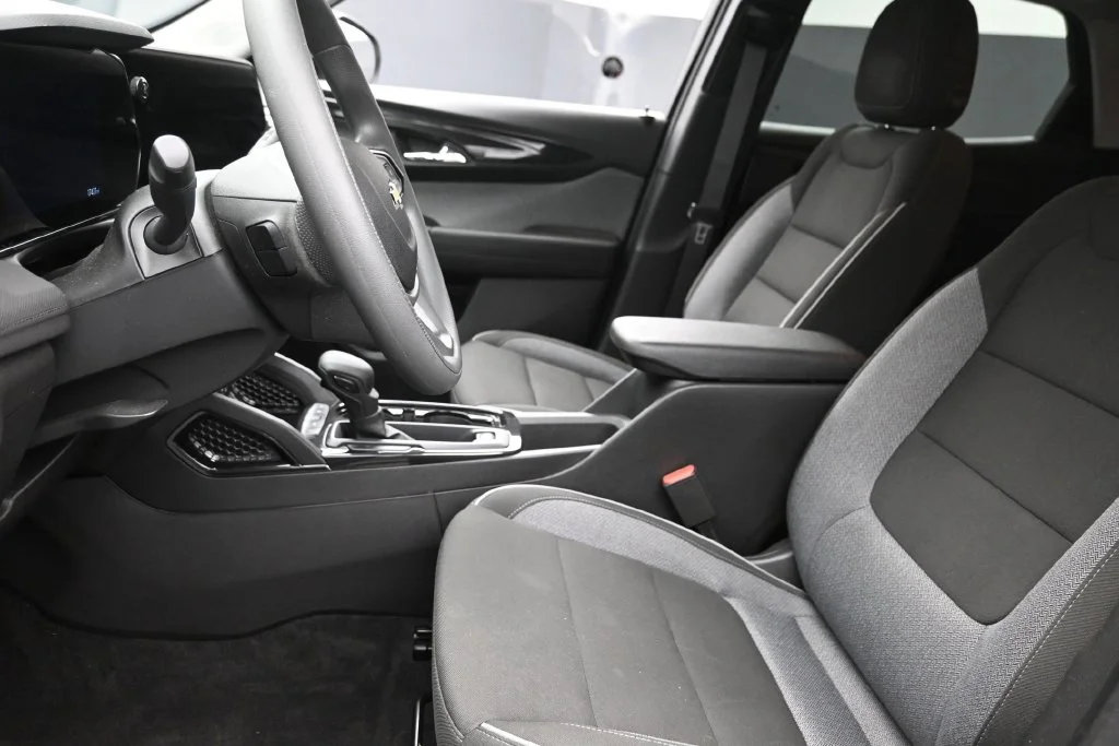 Used 2025 Green Chevrolet LS image 16