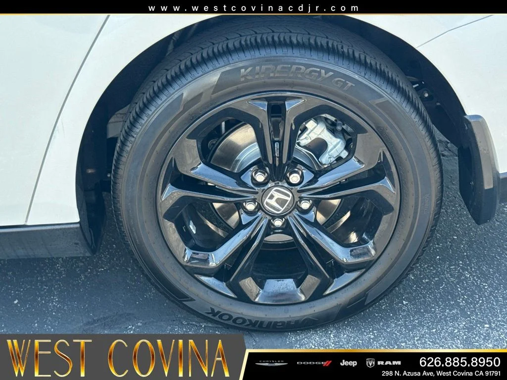 Used 2025 White Honda SE image 17