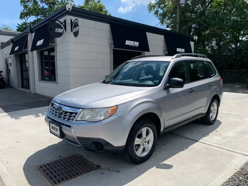 Used 2012 Silver Subaru 2.5X Sport Utility 4D image 2