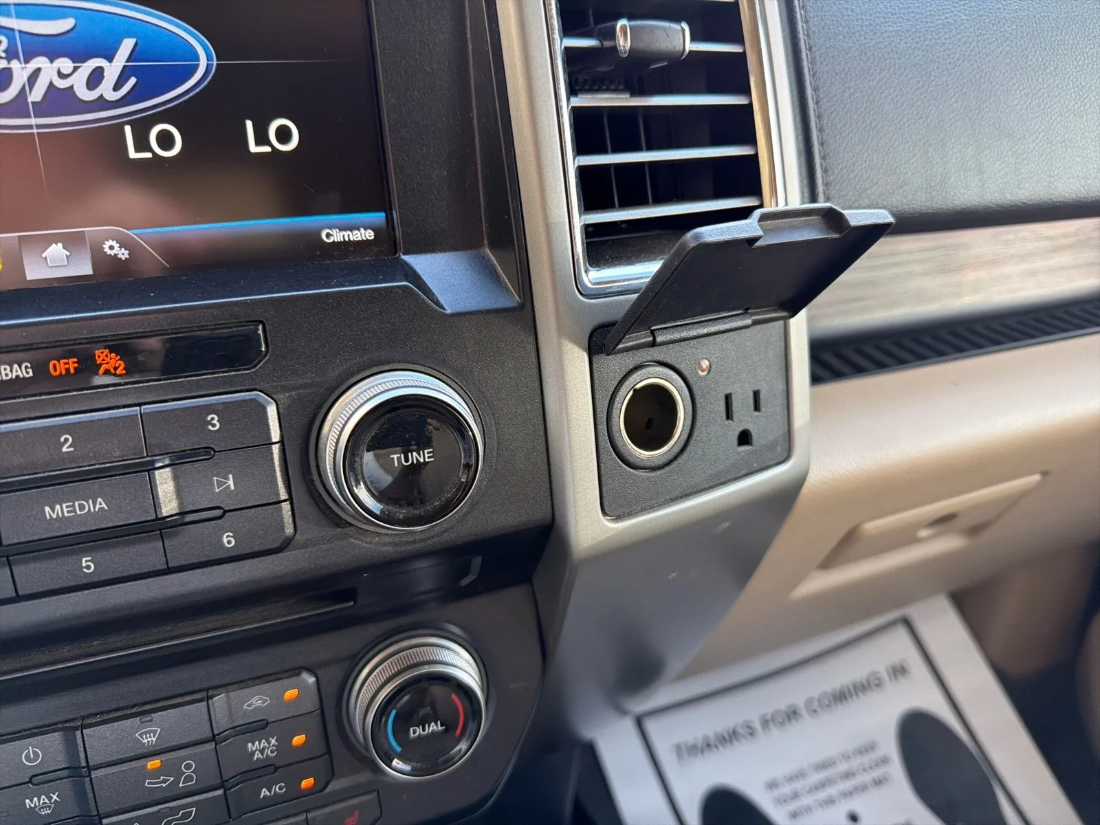 Used 2015 White Platinum Metallic Tri-Coat Ford Lariat image 31