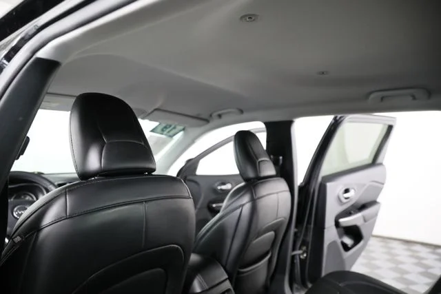 Used 2019 Black Jeep Latitude Plus image 22