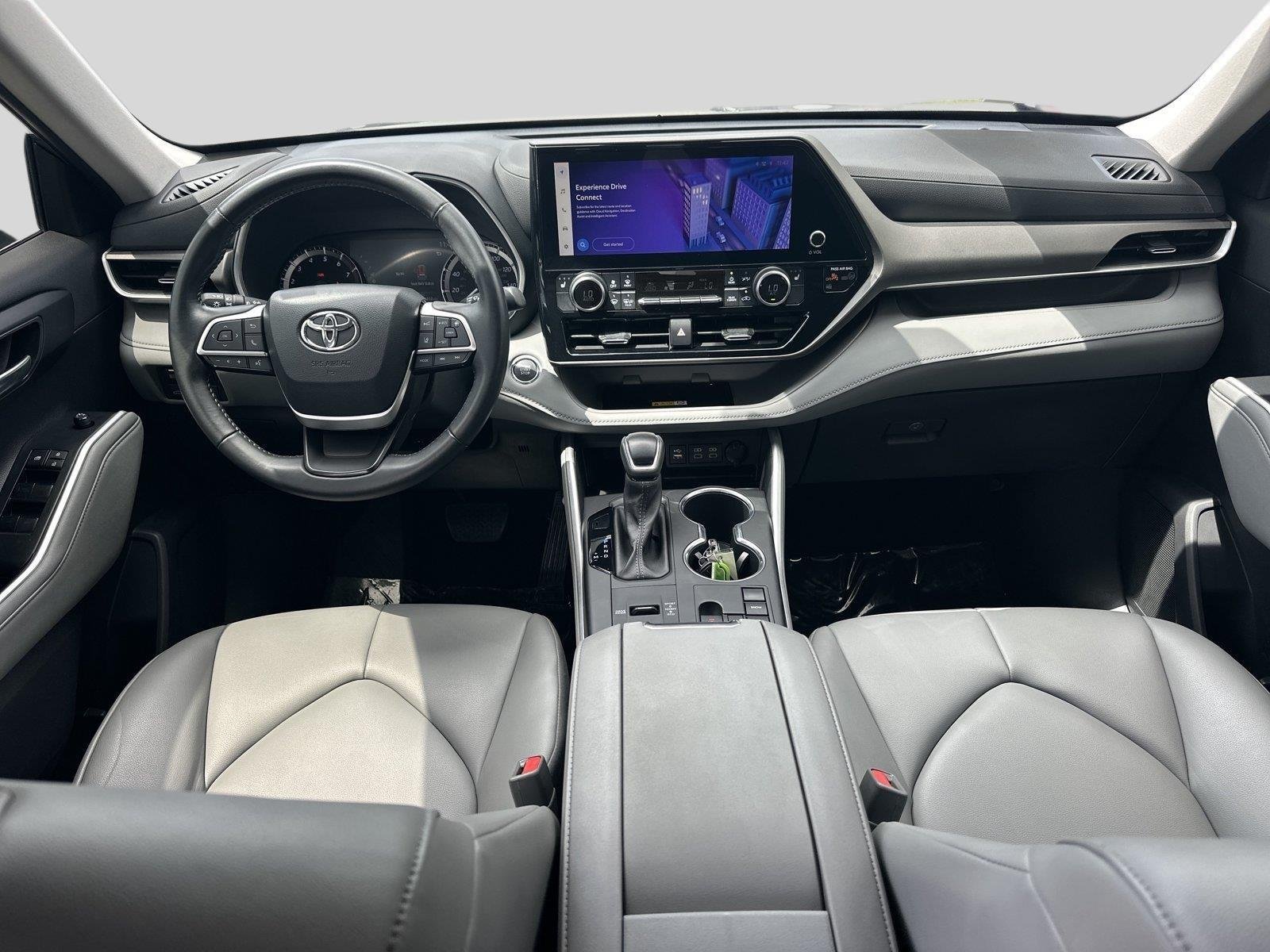 Used 2023 Moon Dust TOYOTA XLE image 18