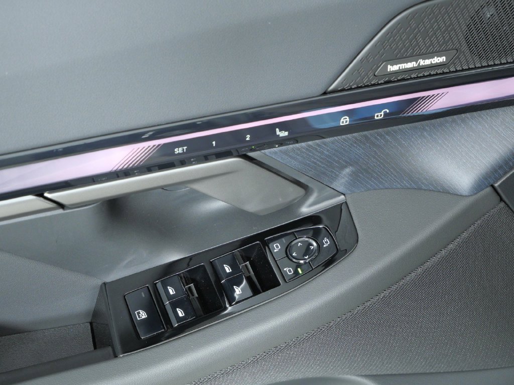 New 2027 Black Sapphire Metallic BMW 530i xDrive image 35