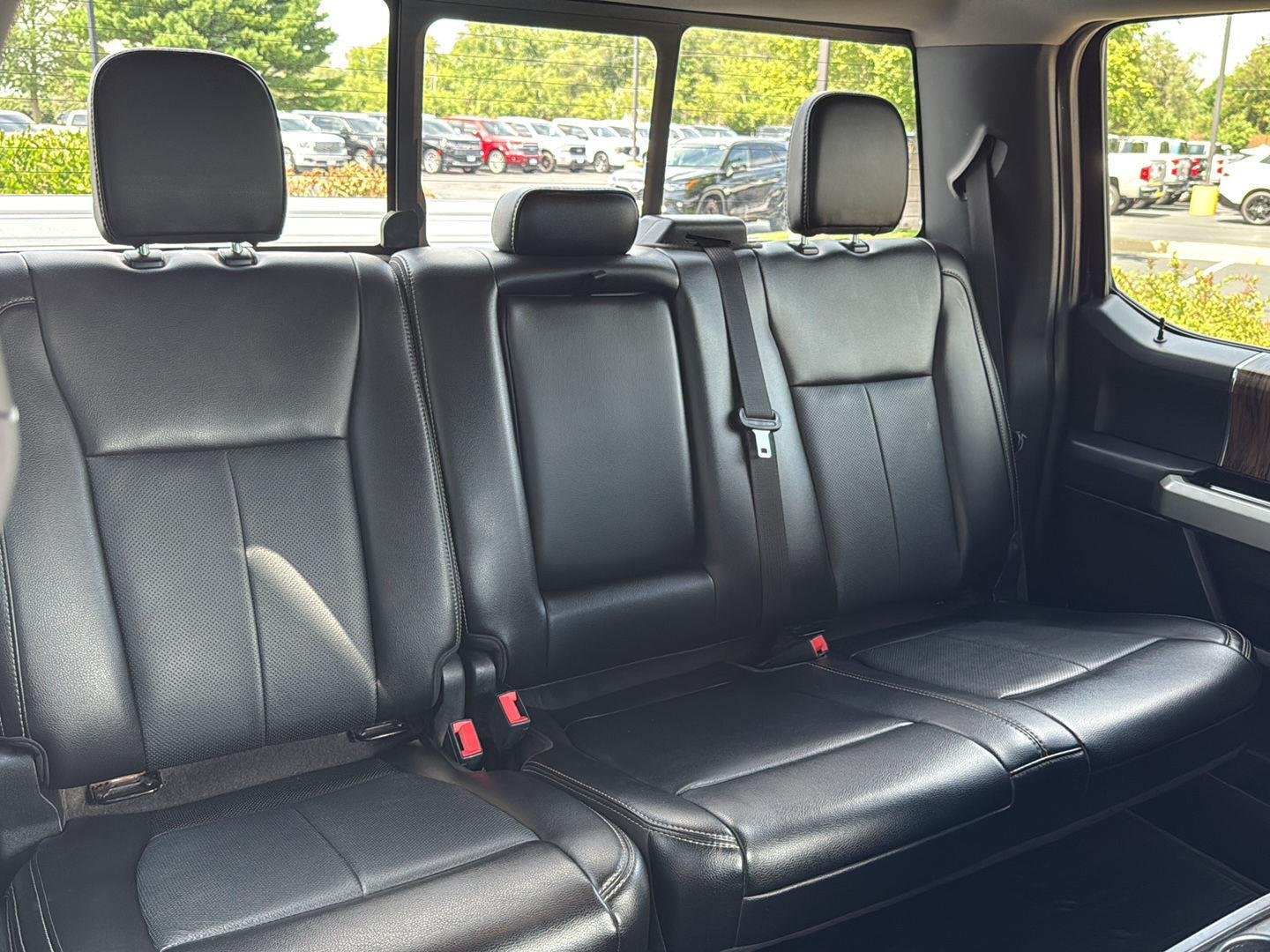 Used 2020 Agate Black Metallic Ford LARIAT image 31