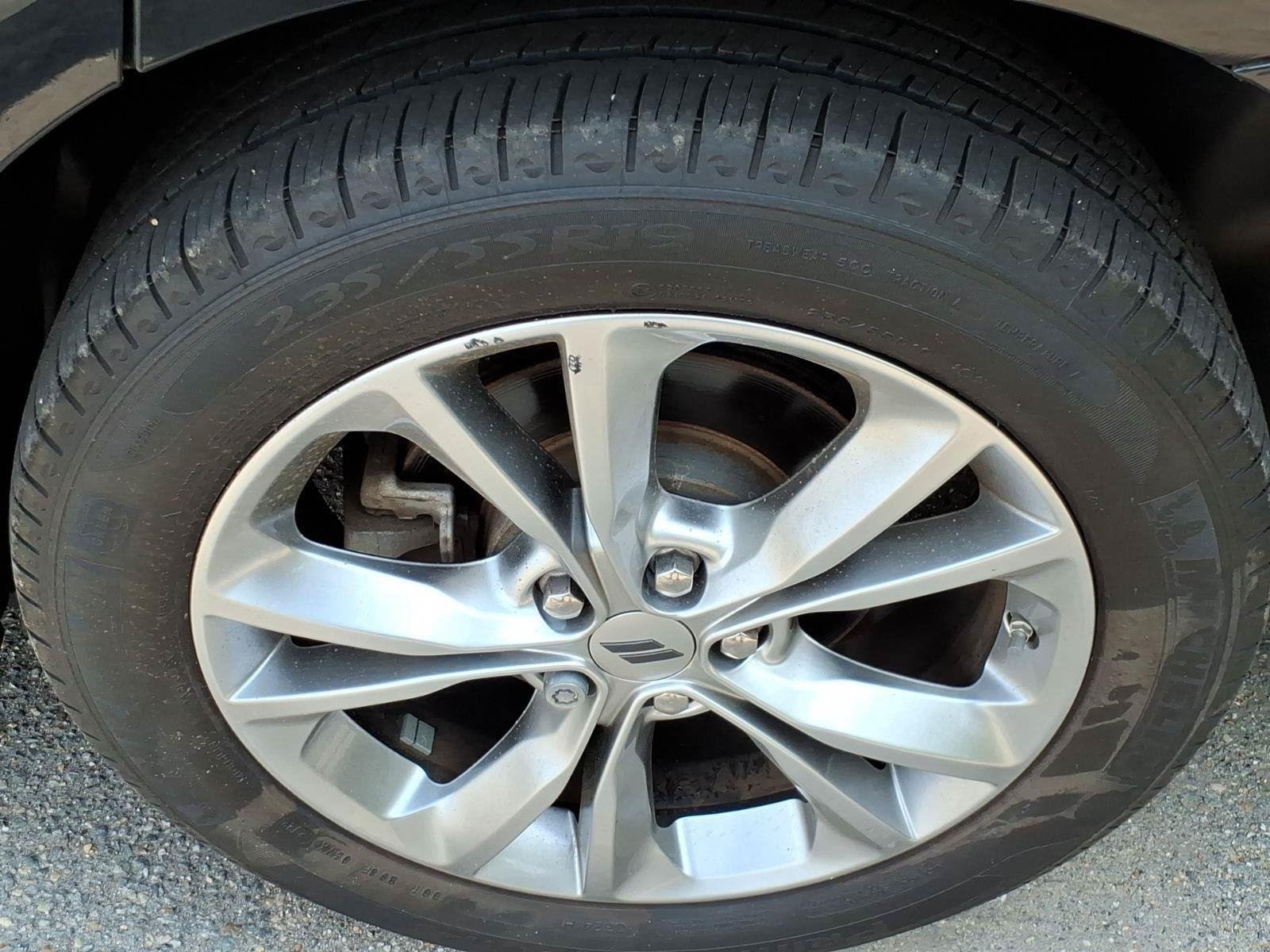 Used 2022 Pitch Black Clearcoat Dodge SXT image 5