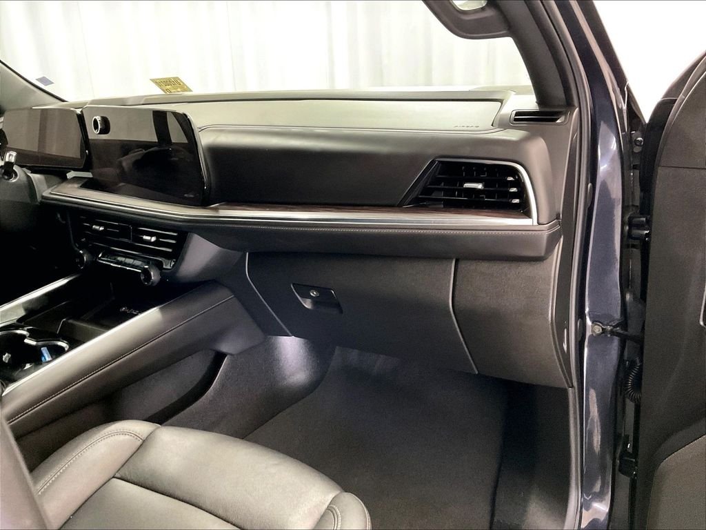 Used 2025 Gray Chevrolet Z71 image 13