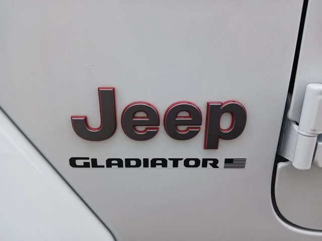 New 2026 Bright White Clear-Coat Exterior Paint Jeep Rubicon image 9