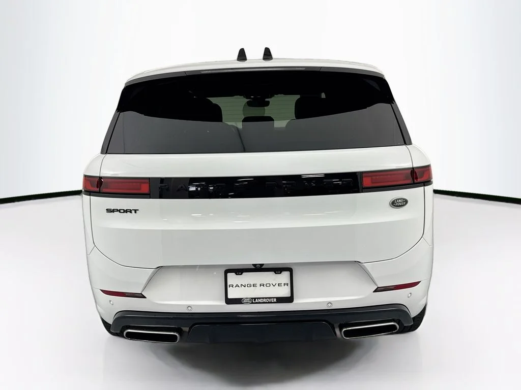 Certified Used 2023 White Land Rover SE Dynamic image 6