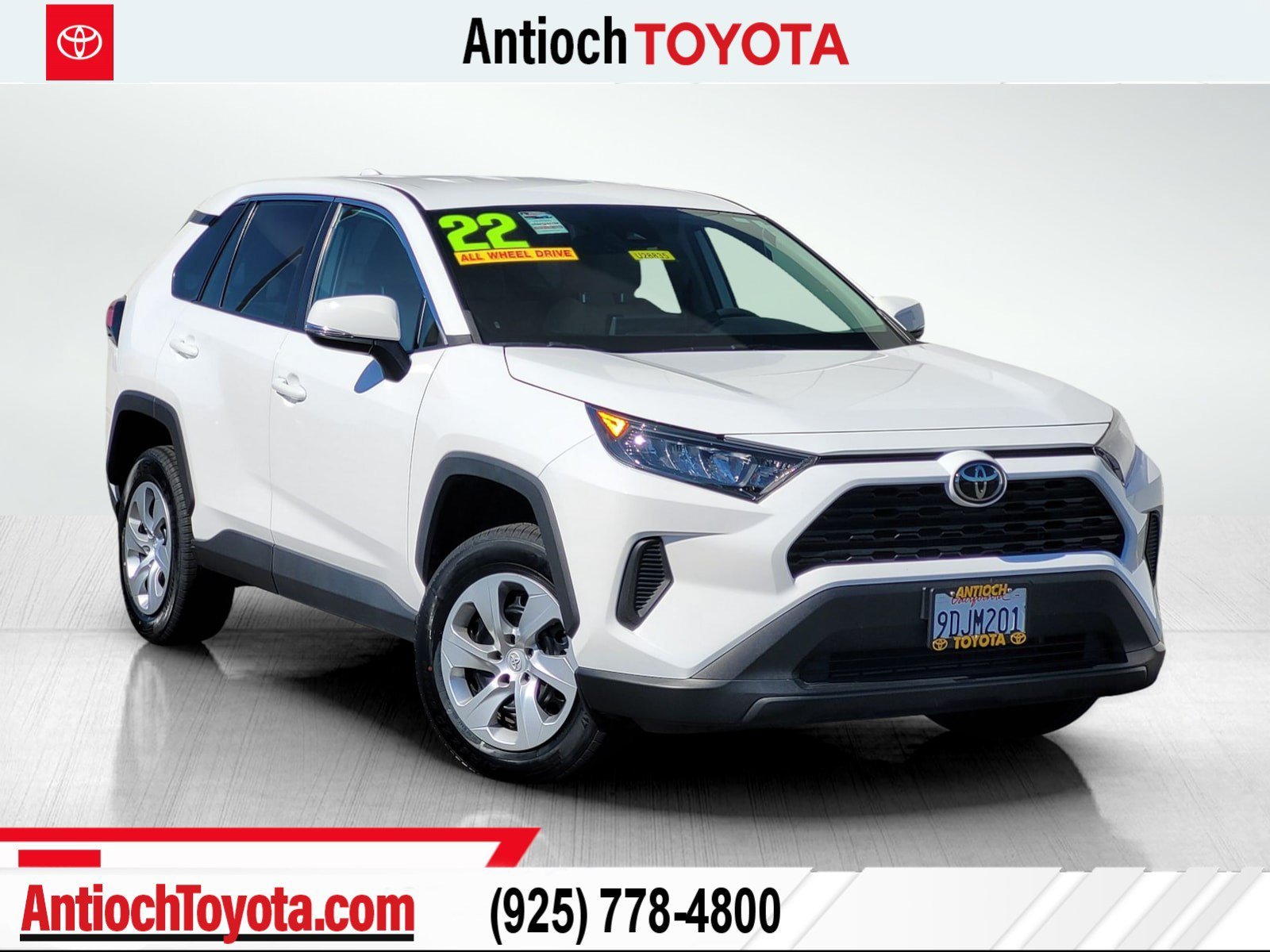 Used 2022  Toyota LE image 1